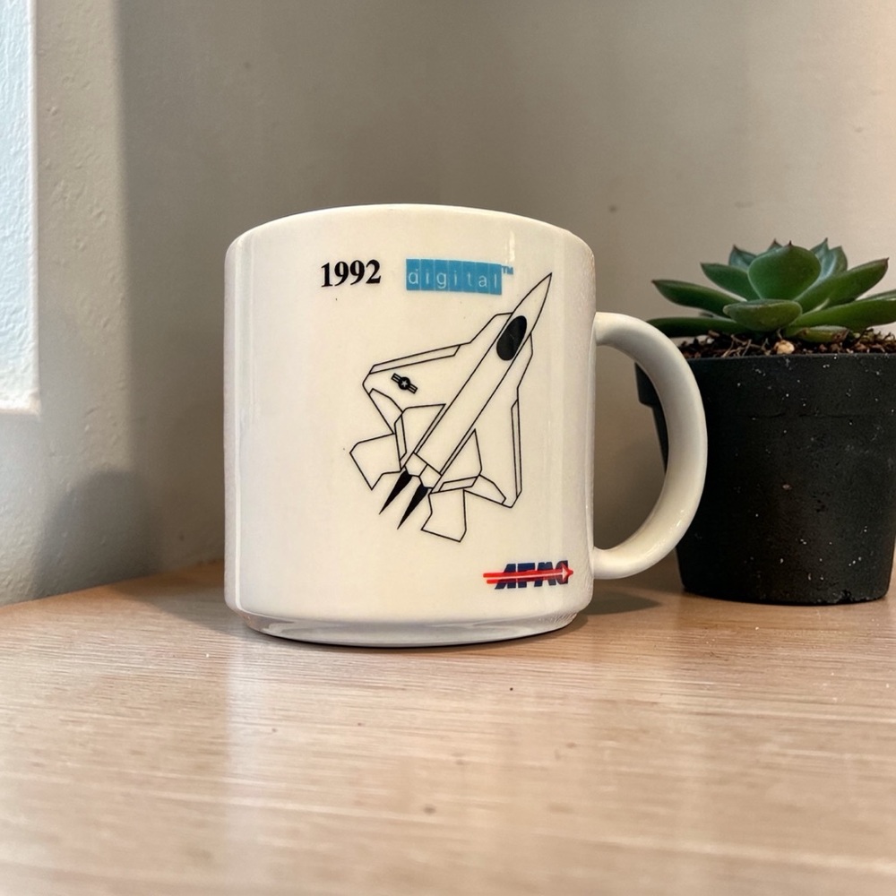 Vintage 1992 Air Force MC Digital Equipment DEC F-22 Jet Commemorative White Mug - Picture 3 of 5